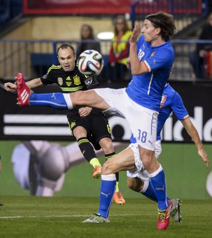 Andres Iniesta y Riccardo Montolivo 