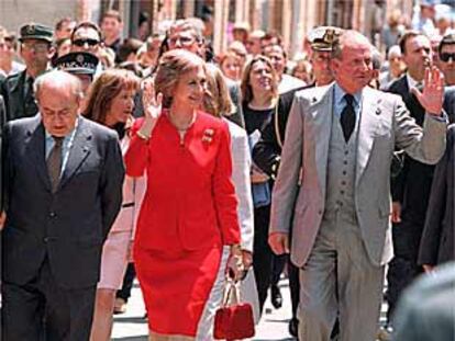 Los Reyes, acompañados por Jordi Pujol, visitaron la Colonia Güell y la Cripta Gaudí.