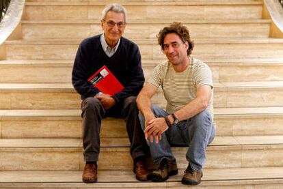 Toni Negri y Michael Hardt en la presentación de su libro, 'Commonwealth', en Madrid.