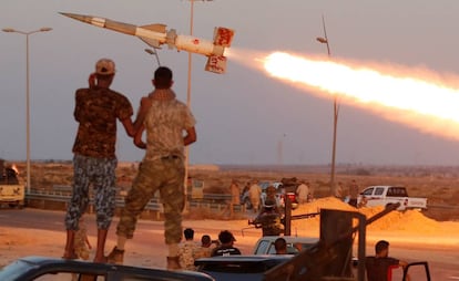 Combatientes de las fuerzas aliadas de Estados Unidos en Libia.