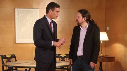 Reunión entre Pedro Sánchez y Pablo Iglesias para buscar un acuerdo de gobierno este martes en el Congreso.