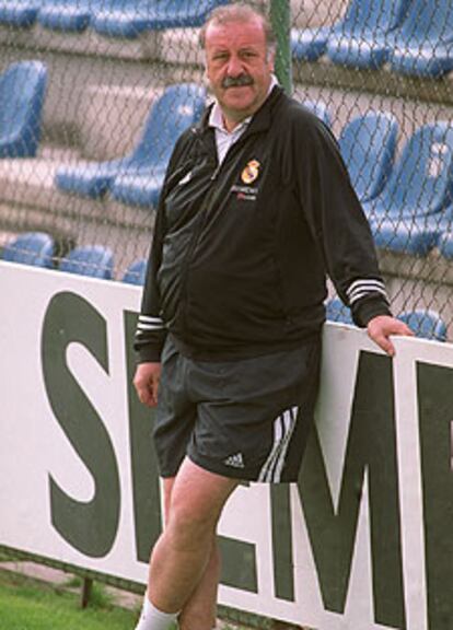 Vicente del Bosque, técnico del Madrid, durante el entrenamiento de ayer.