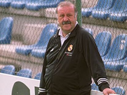 Vicente del Bosque, técnico del Madrid, durante el entrenamiento de ayer.