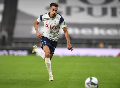 Reguilon, con el Tottenham ante el Chelsea en la Carabao Cup.