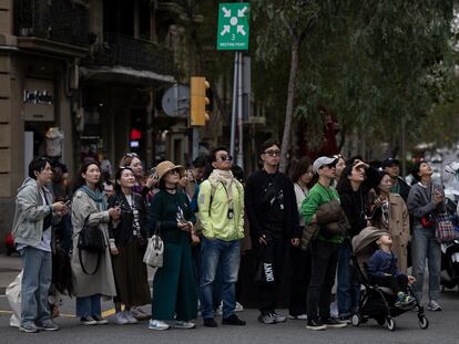 Un grupo de turistas caminando por el centro de Barcelona, la pasada Semana Santa.