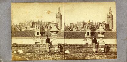 Luis Masson fue un maestro de la fotografía estereoscópica, como esta de la imagen. Son dos tomas de la catedral de Sevilla, casi idénticas, que al verse con una lente especial hacían efecto de profundidad con una sola imagen.