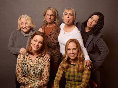 Gina Schock, Belinda Carlisle, Alison Ellwood, Jane Wiedlin, Charlotte Caffey y Kathy Valentine, de las Go-Go's, posan en el último festival de Sundance, donde se estreno el documental que repasa sus vidas.