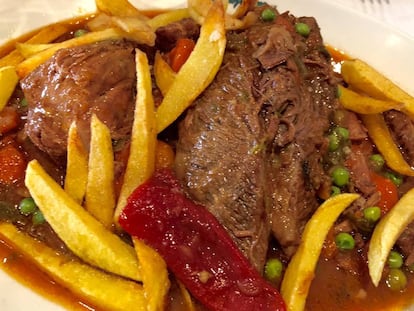 MORCILLO CON PATATAS Y PIMIENTOS / CAPEL