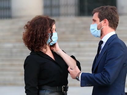 Isabel Díaz Ayuso y Pablo Casado, en el funeral por las víctimas del coronavirus el pasado julio.