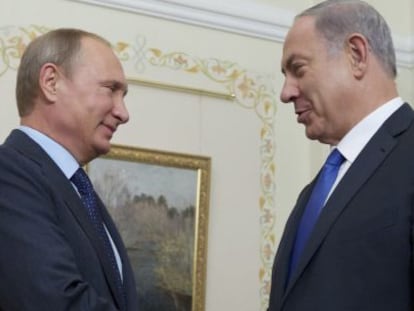 Vladímir Putin e Benjamin Netanyahu, na segunda-feira em Moscou.