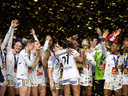 Las jugadoras de Francia celebran el título mundial.