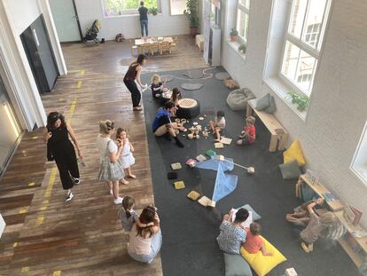 Espacio infantil de Base Ò en la entrada de la sala de exposiciones del Centro de Arte Contemporáneo Barcelona - Fabra i Coats. Imagen cedida por Base Ò