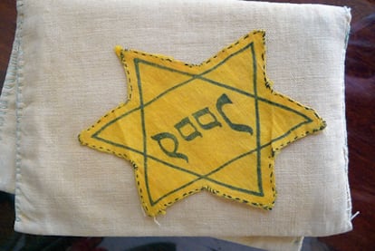 Estrella con la que se identificaban públicamente los judíos durante la ocupación nazi, propiedad de Nanette.
