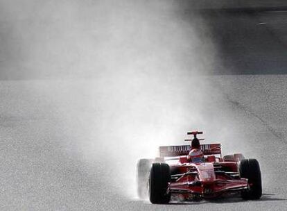 Kimi Raikkonen, durante sus entrenamientos de ayer en Jerez.