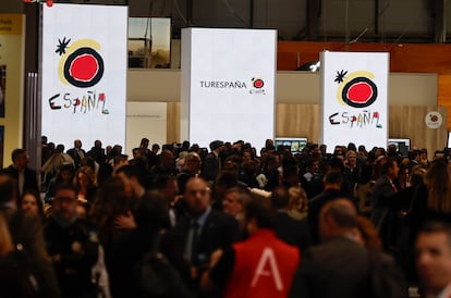 Vista de la asistencia de público durante el día inaugural de Fitur 2024 en Ifema, Madrid.