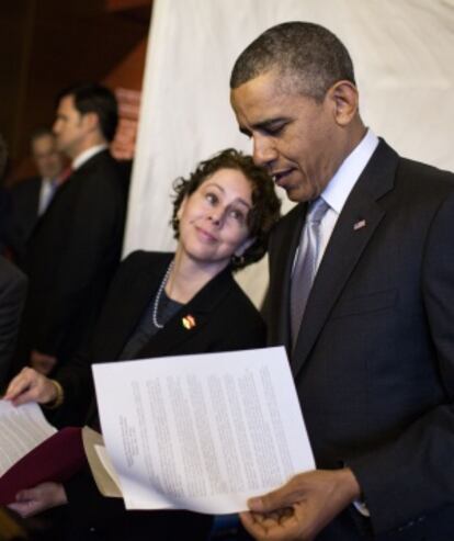 Cecilia Muñoz, junto al presidente Obama, en México en mayo de 2013