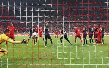 Instantes antes de que el balón superara a Oblak y el Bayern se adelantara en el partido.