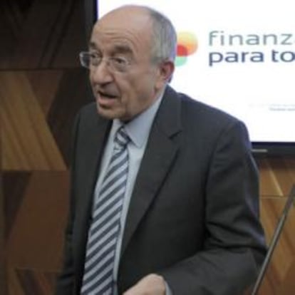 El gobernador del Banco de España, Miguel Ángel Fernández Ordóñez, durante la presentación hoy, junto al presidente de la Comisión Nacional del Mercado de Valores (CNMV), Julio Segura.