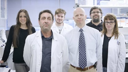 De izquierda a derecha Andrea Zapater, Juan Ángel Fresno, Guillermo Prado, Enrique Espinosa, Ángelo Gamez y Lucía Trilla, el equipo de Biomedica
