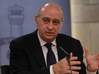 Jorge Fern&aacute;ndez D&iacute;az, ministro de Interior.  