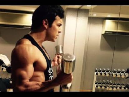 Mario Casas, entrenando para la película 'Toro'.