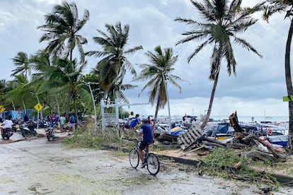 'Julia' dejó de ser huracán este domingo mientras cruzaba Nicaragua, pero la amenaza de inundaciones y deslizamientos de tierra permanece, según el Centro Nacional de Huracanes de Estados Unidos.
