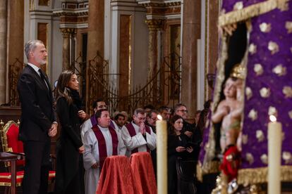 El rey Felipe y la reina Letizia durante el funeral por las víctimas de la dana celebrado este lunes en la catedral de Valencia.
