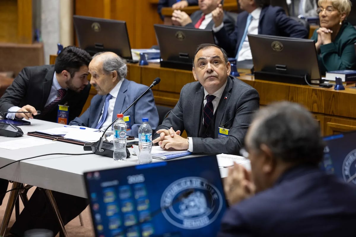 Senado de Chile destituye al juez Antonio Ulloa por irregularidades