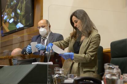 La presidenta del Parlamento vasco, Bakartxo Tejeria, este jueves durante el primer pleno de la legislatura.