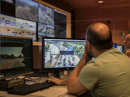23/06/2022 - Barcelona - En la imagen el centro de control de Trafico de Cataluña en el día de la operación salida en el Puente de Sant Joan. foto: Massimiliano Minocri