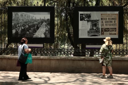 Fotografías de la exposición '85 Años del exilio republicano español en México' este miércoles en Ciudad de México.