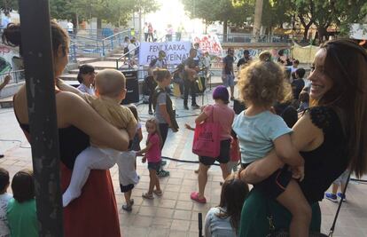 Acto por la lactancia materna en Russafa.