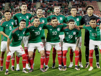 Los jugadores de la selección mexicana antes del amistoso contra Suecia, este miércoles en Girona, España.