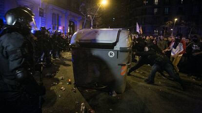 Disturbios en Barcelona por la detención de Puigdemont.