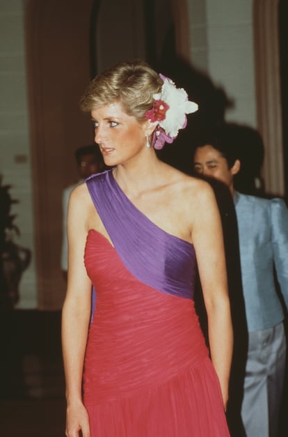 La princesa Diana en una cena en Tailandia, en febrero de 1988, peinada por Richard Dalton.