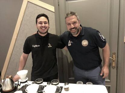 FABIAN RODRIGUEZ, CAMPEON DE ESPAÑA DE CAFÉS FILTRADOS, JUNTO A HONORIO GARCÍA / CAPEL