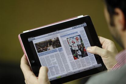 Lectura de EL PAÍS desde una tableta en Kiosko y Más.