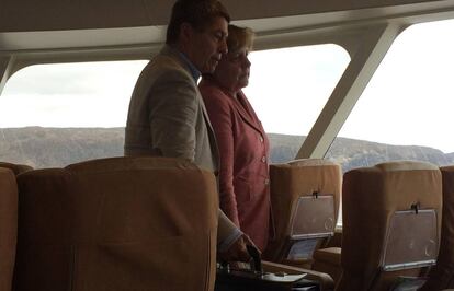 Merkel, junto a su esposo, en un barco regular de pasajeros que une La Gomera con Tenerife, en 2017.