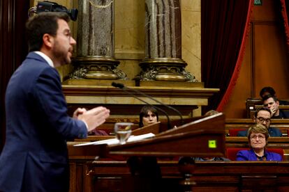 El president Pere Aragonès y en primer plano la consejera Anna Simó en un momento de un Pleno.