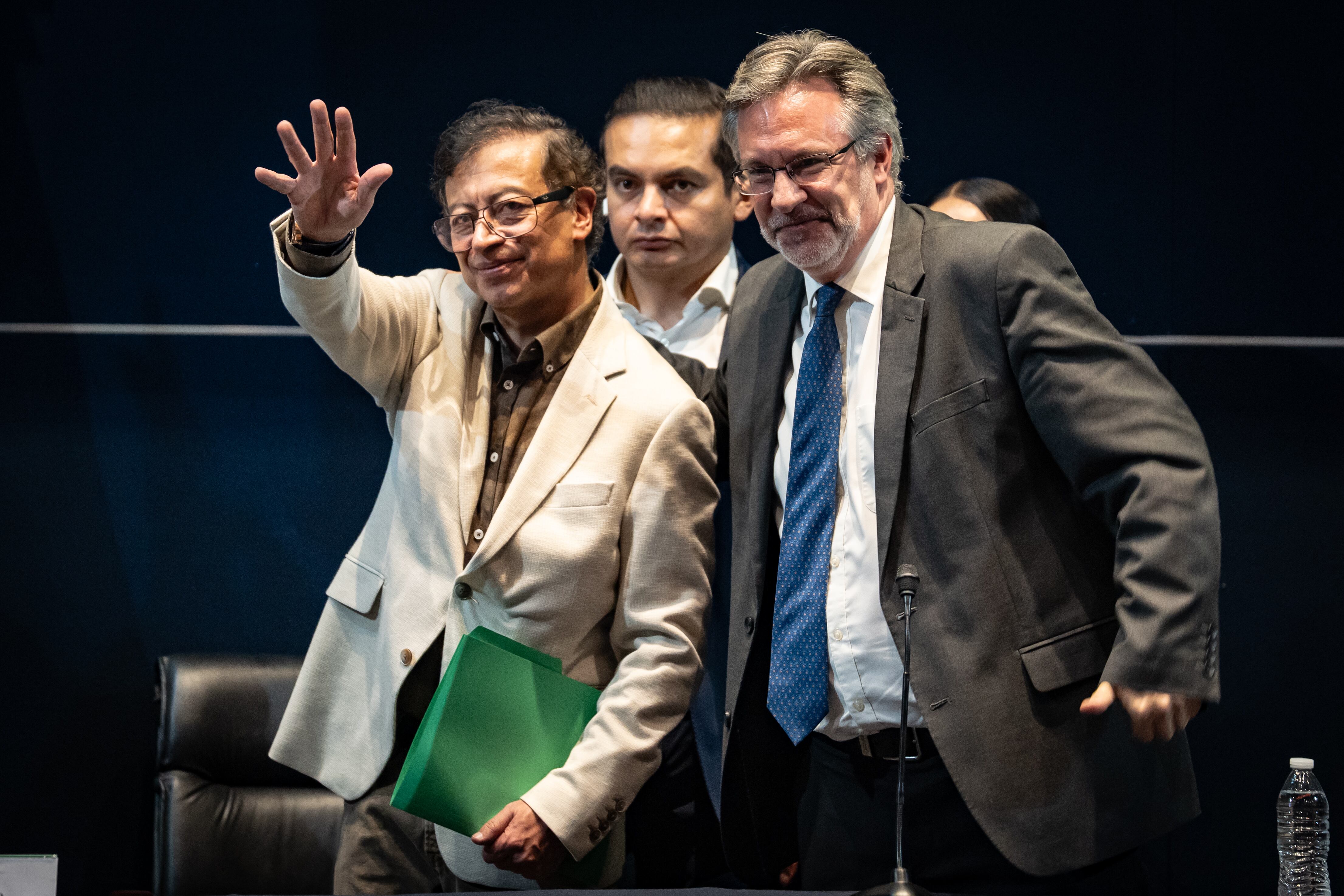 Petro insiste en la narrativa del fraude electoral durante su visita a México