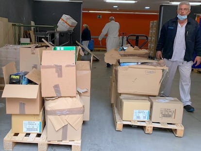 Leganés entrega al Severo Ochoa 10.550 mascarillas, 48.600 guantes y 159 trajes de protección el pasado 17 de marzo.

AYUNTAMIENTO DE LEGANÉS
17/03/2020