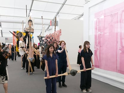 La 'performance' 'Suffragette City', de la artista holandesa Lara Schnitger.