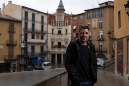 Iván Sànchez, alcalde de Berga, el pasado lunes, delante de la plaza del Ayuntamiento.