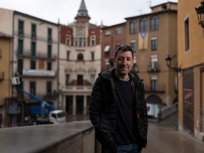 Iván Sànchez, alcalde de Berga, el pasado lunes, delante de la plaza del Ayuntamiento.