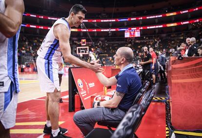 Scola y Sergio Hernández, tras el pase de Argentina a la final del Mundial. fiba