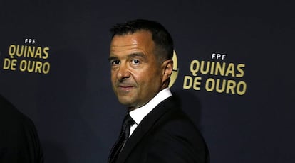 Jorge Mendes, ao receber um prêmio.