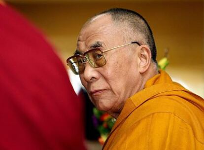 El Dalai Lama, líder espiritual de Tíbet, en su palacio de Dharamsala, ayer.