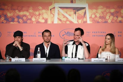 Brad Pitt, Leonardo DiCaprio, Quentin Tarantino y Margot Robbie asisten a la conferencia de prensa de la presentación del filme 'Once Upon A Time In Hollywood' este miércoles. La película, ambientada a finales de los años sesenta, fue rodada en analógico, una decisión del director para retratar la época que narra.