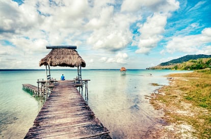 Vista del lago Petén Itzá, en Guatemala.