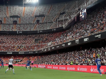 Aspecto del estadio de Mestalla (Valencia) durante el Valencia-Getafe de la primera jornada de Liga.